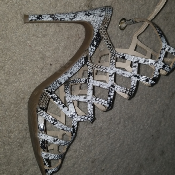 Heels - Picture 2 of 3